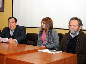El Dr. Rodrigo FernÃ¡ndez (izq), junto a la Lic. Cristina Stecca y el Dr. Miguel Ã�ngel Prado.