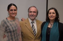 Dra. Loreto Cid, presentadora y moderadora en la reunión científica; Dr. Norberto Bilbeny, presidente de ACHED; y la Dra. Karin Kleinsteuber, neuróloga infantil, expositora en la reunión.